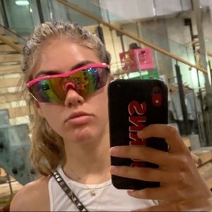 Meet your Posher, Manzi